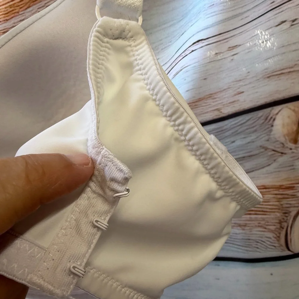 White Underwire‎ Bra